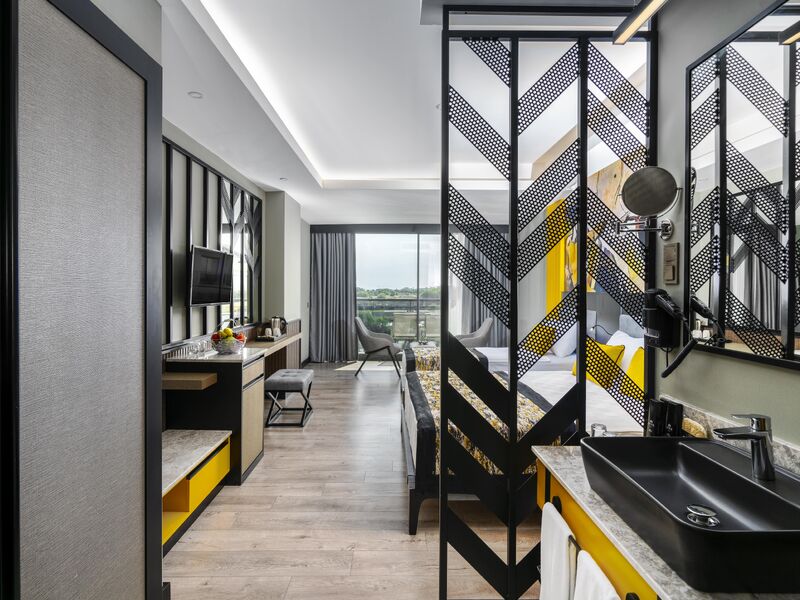 ARNOR DE LUXE HOTEL & SPA